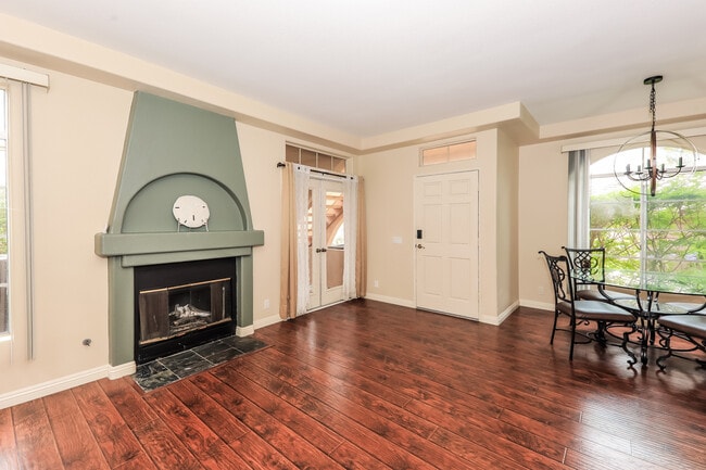 Building Photo - 3547 Cameo Dr