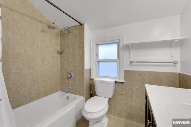 Building Photo - 95 Grove St