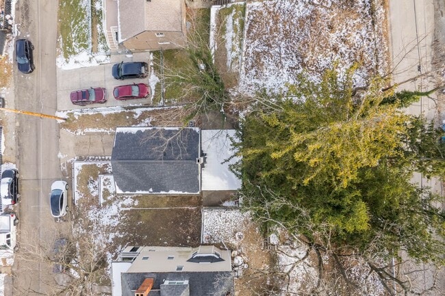 Building Photo - Ready for move in! Check out this RENOVATED 3 bedroom in BROOKLINE! UNBEATABLE LOCATION!