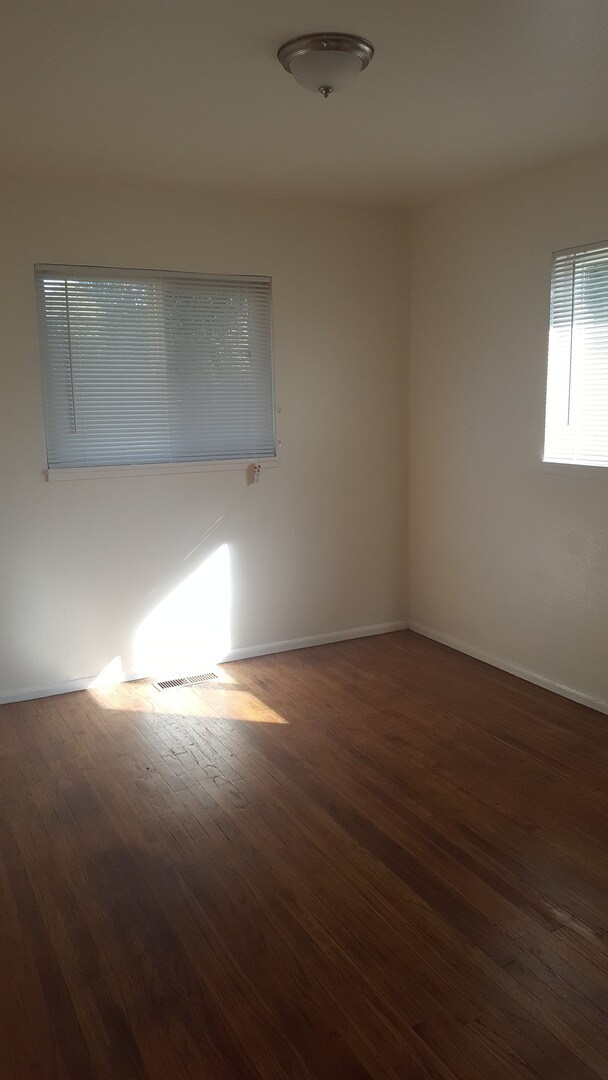Building Photo - COMING SOON!!! Updated home with easy freeway access