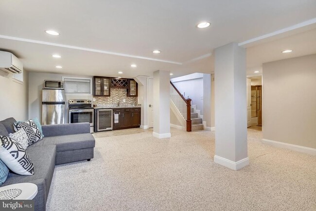 Building Photo - 905 Quackenbos St NW