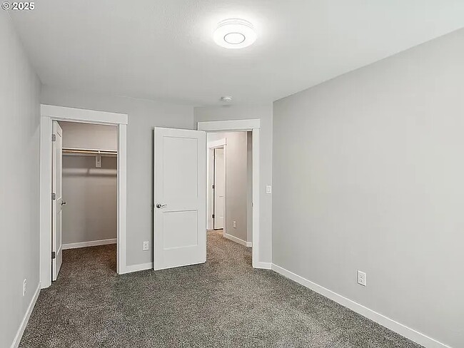 Building Photo - 2506 NE 53rd St