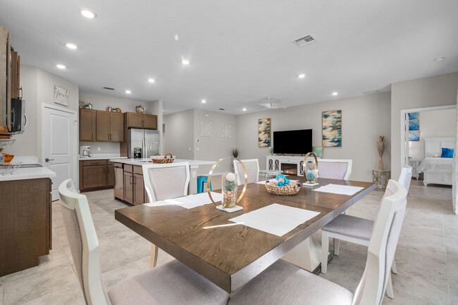 Building Photo - 4491 NW Oakleaf Ct