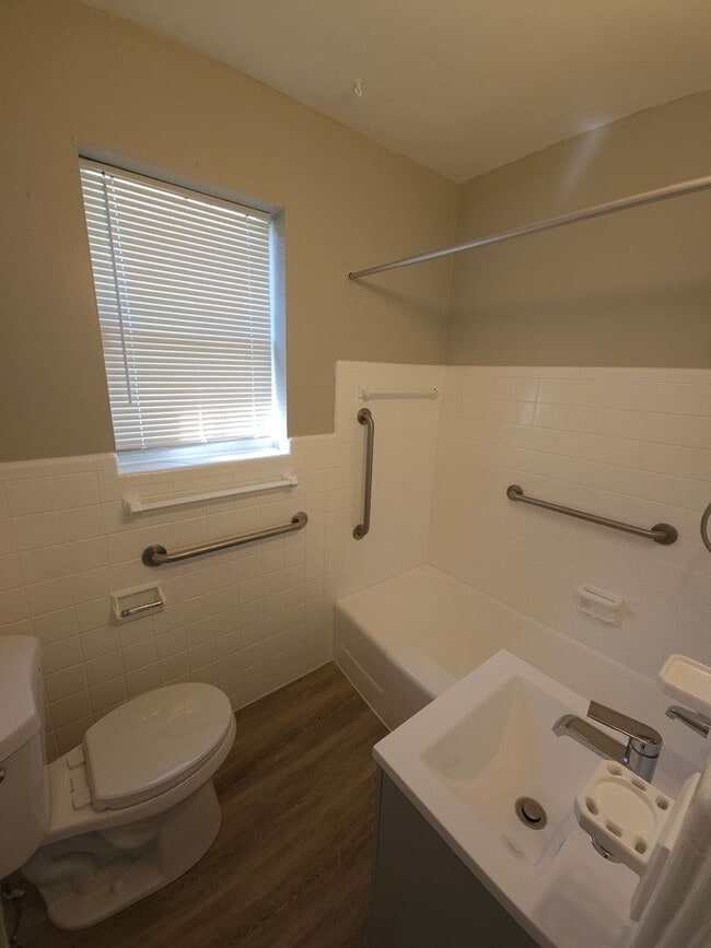 Building Photo - FOR RENT!!! BEAUTIFUL AND SPACIOUS 3 BEDRO...