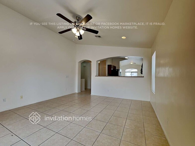 Building Photo - 5903 S 32nd Ln