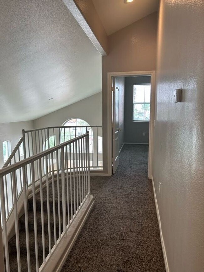 Building Photo - A Beautiful Town Home around the Spring Va...