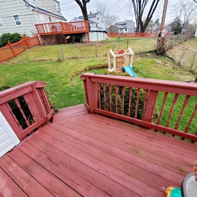 Building Photo - 210 Highmeadow Rd