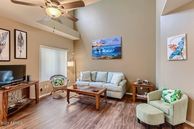 Building Photo - 9750 N Monterey Dr