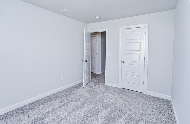 Building Photo - 126 Telford Dr