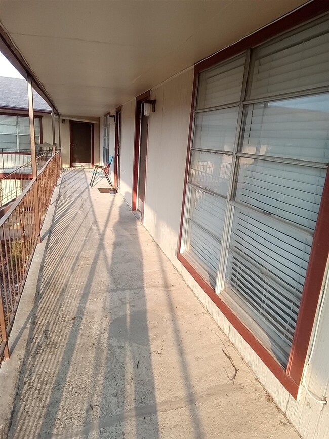 Building Photo - 102 Edwards St