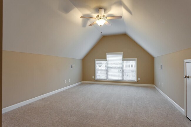 Building Photo - 4-Bed/3-Bath with Bonus Rm. in Spring Hill!