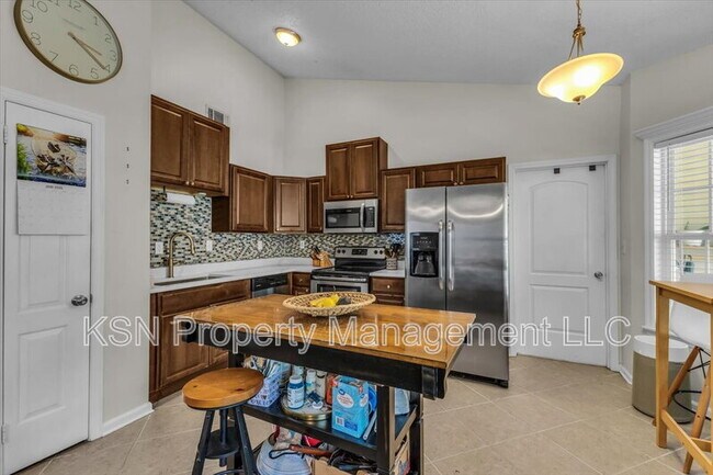 Building Photo - 7317 Leghorn St