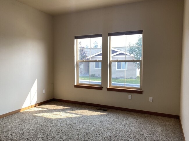 Building Photo - 3-bedroom, 1.75 Bath Home in the Village