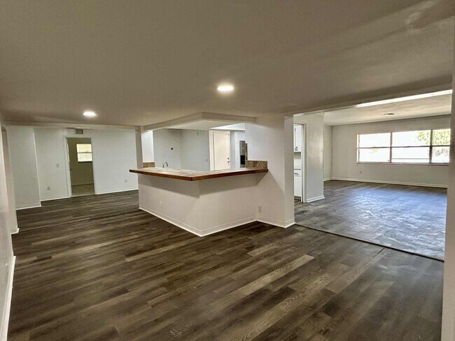 Building Photo - 356 Prima Vista Blvd