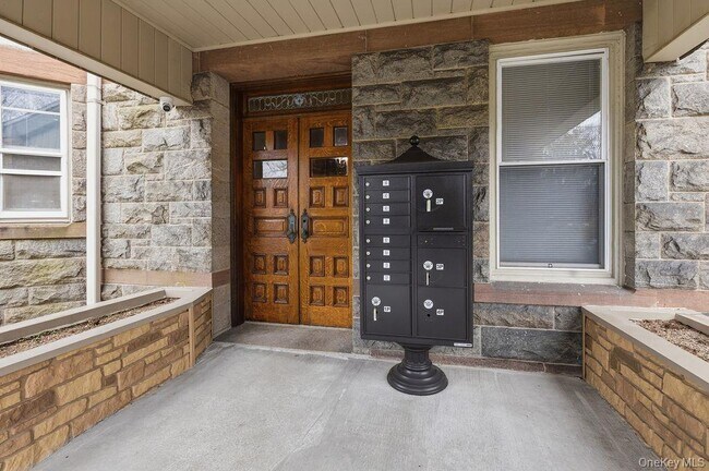 Building Photo - 61 Orchard Ave