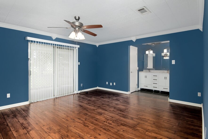 Building Photo - 255 E Castle Harbour Dr
