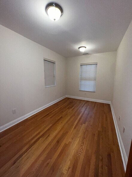 Building Photo - 520 N Terrace Ave