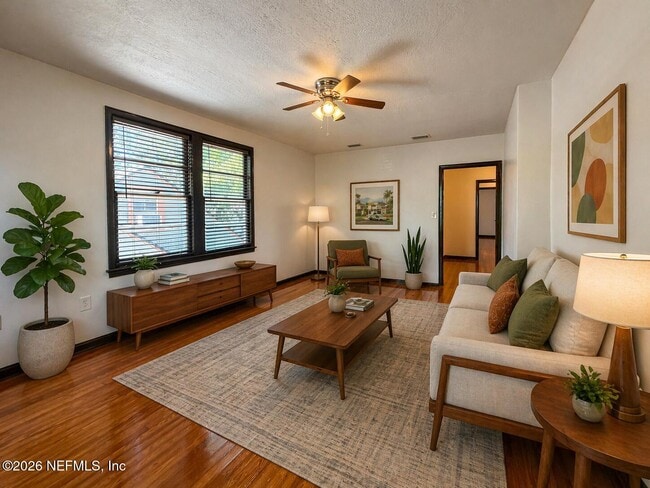 Building Photo - 2575 Myra St