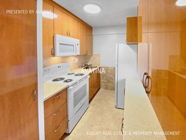 Building Photo - 837 Kapahulu Ave