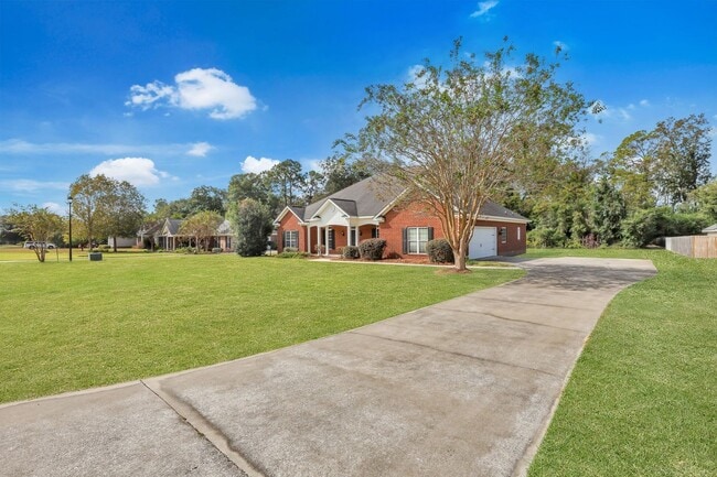 Building Photo - 1821 Old Carriage Trail