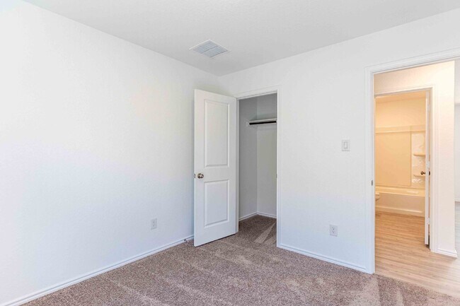 Building Photo - 9143 Coronal Rings