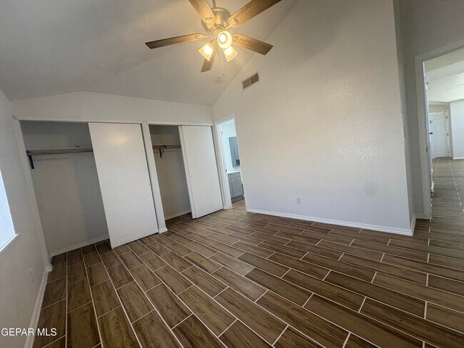 Building Photo - 11369 Lake Loy Dr