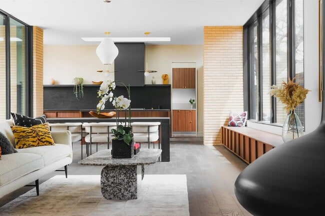 Building Photo - 2407 W 10th St