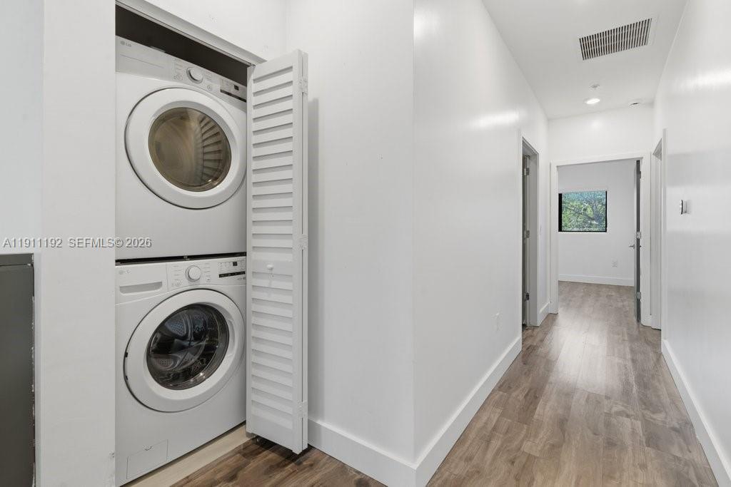 Building Photo - 913 NW 45th Ter