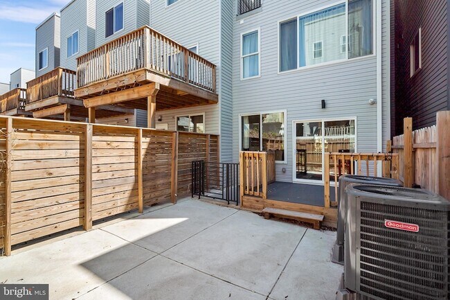 Building Photo - 1924 N 6th St