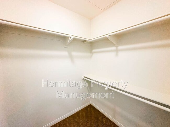 Building Photo - 120 Overbrook
