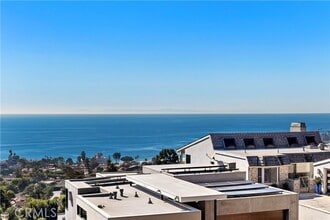 Building Photo - 1050 Skyline Dr