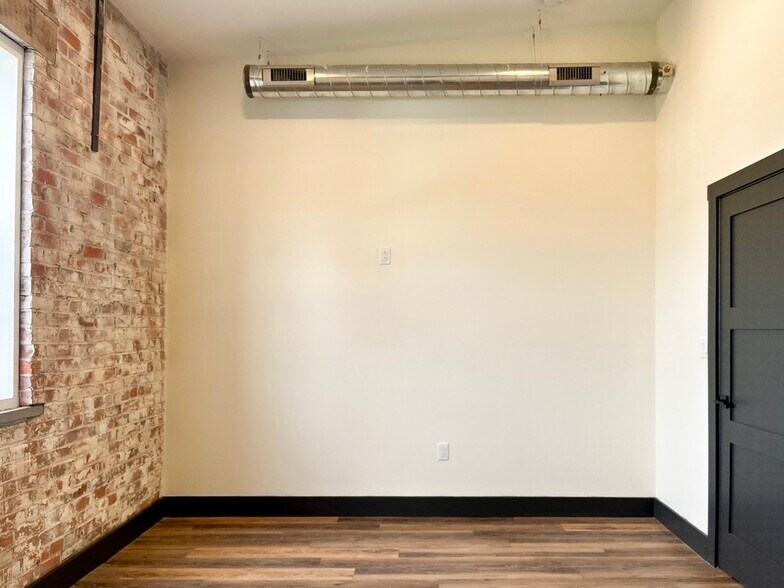 Second bedroom - 101 W Broadway St