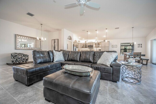 Building Photo - Seasonal 3BR/2BA  with 2-car Garage and PO...