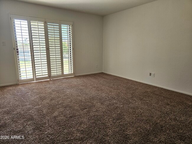 Building Photo - 4929 E Sunnyside Dr