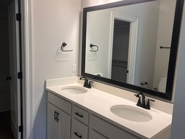 Building Photo - 4757 Sago Palm Cir