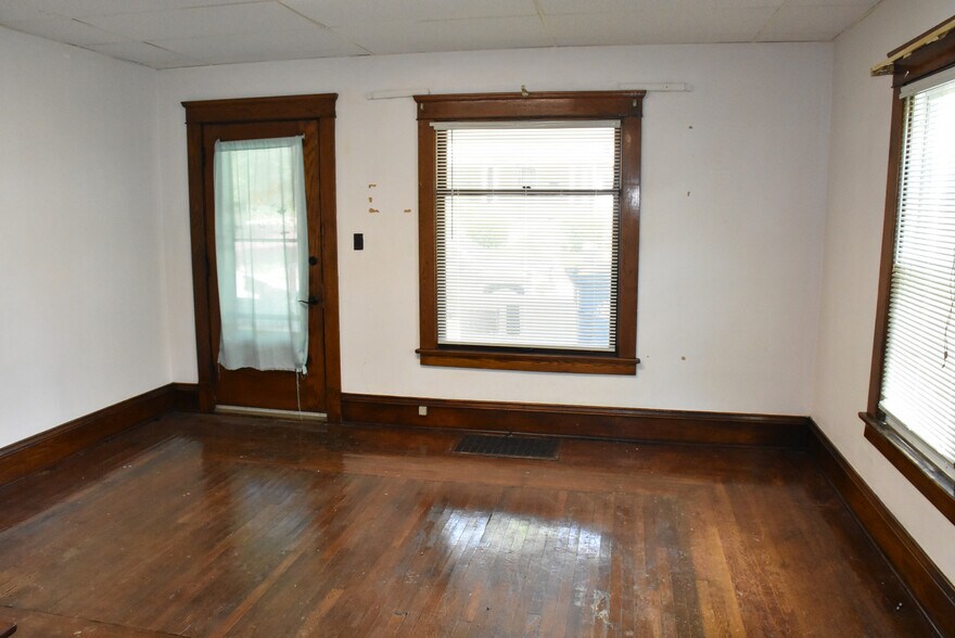Building Photo - 566 North St