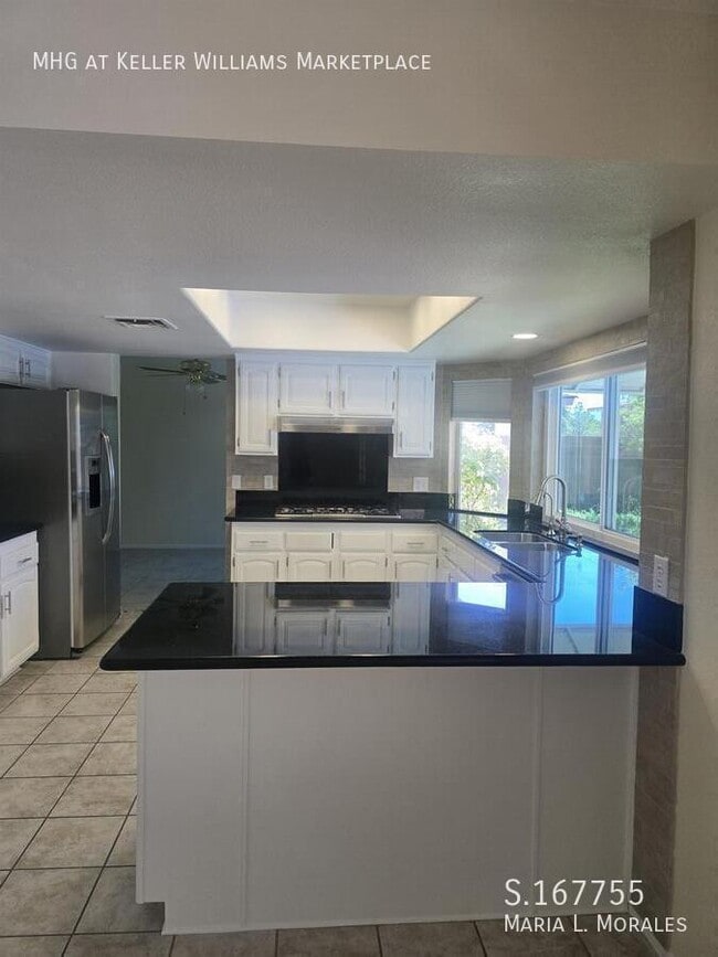 Building Photo - 641 Otono Dr