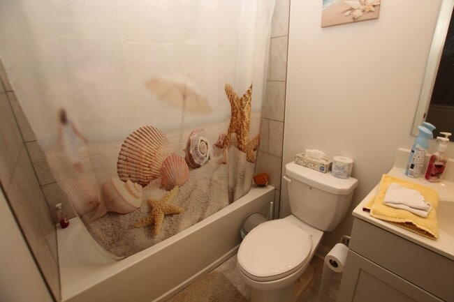 Building Photo - Plantation Lakes a golf community with numerous amenities for residents to enjoy.