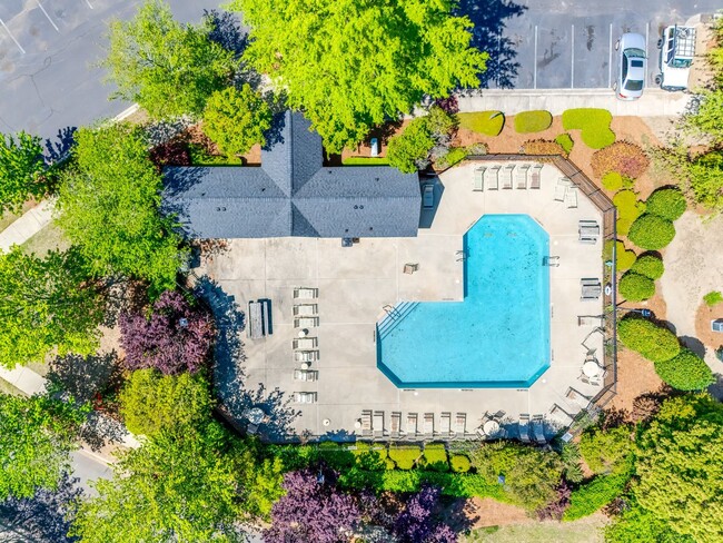 Building Photo - Beautiful 2 Bed 2.5 bath townhome in Benni...