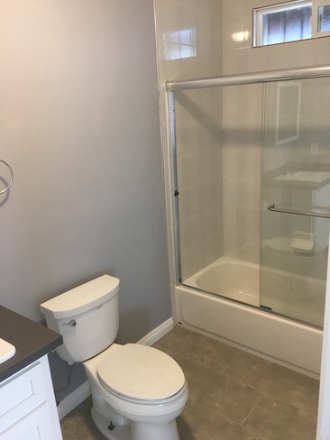 Interior Photo - 9806 S Main St