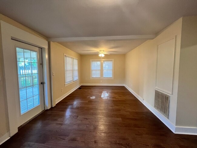 Building Photo - 223 W 5th Ave