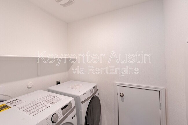 Building Photo - 1520 Holly Lk Dr