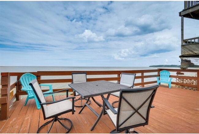 Building Photo - 182 Lake Bluff Rd