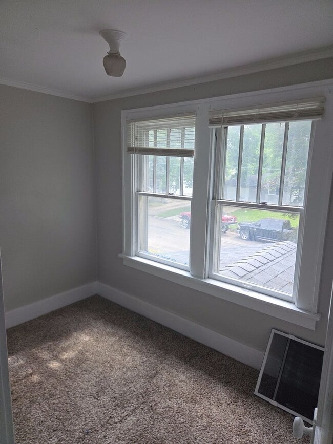 Building Photo - Spacious 4-Bedroom Home in Peoria — Dog-Friendly & Move-In Ready!