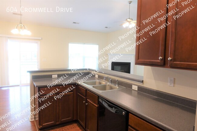 Building Photo - 604 Cromwell Dr