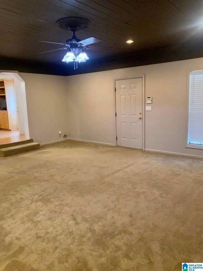 Building Photo - 1000 Highland Rd