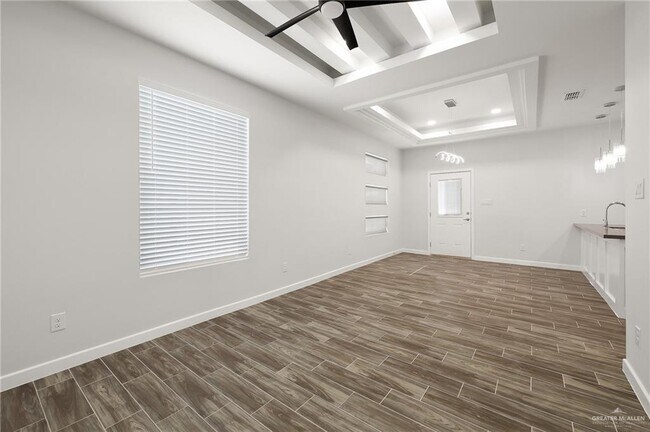 Building Photo - 30 Violet Ave W