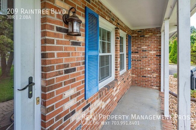 Building Photo - 209 Raintree Blvd