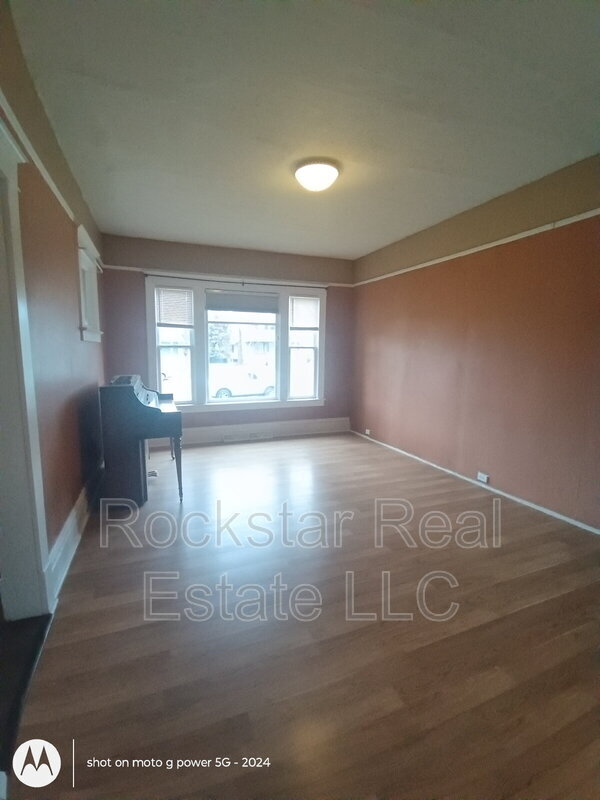 Building Photo - 519 E Ermina Ave