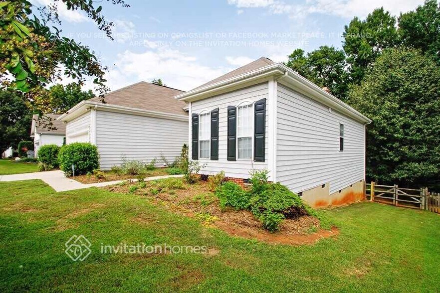 Building Photo - 11626 Long Forest Dr